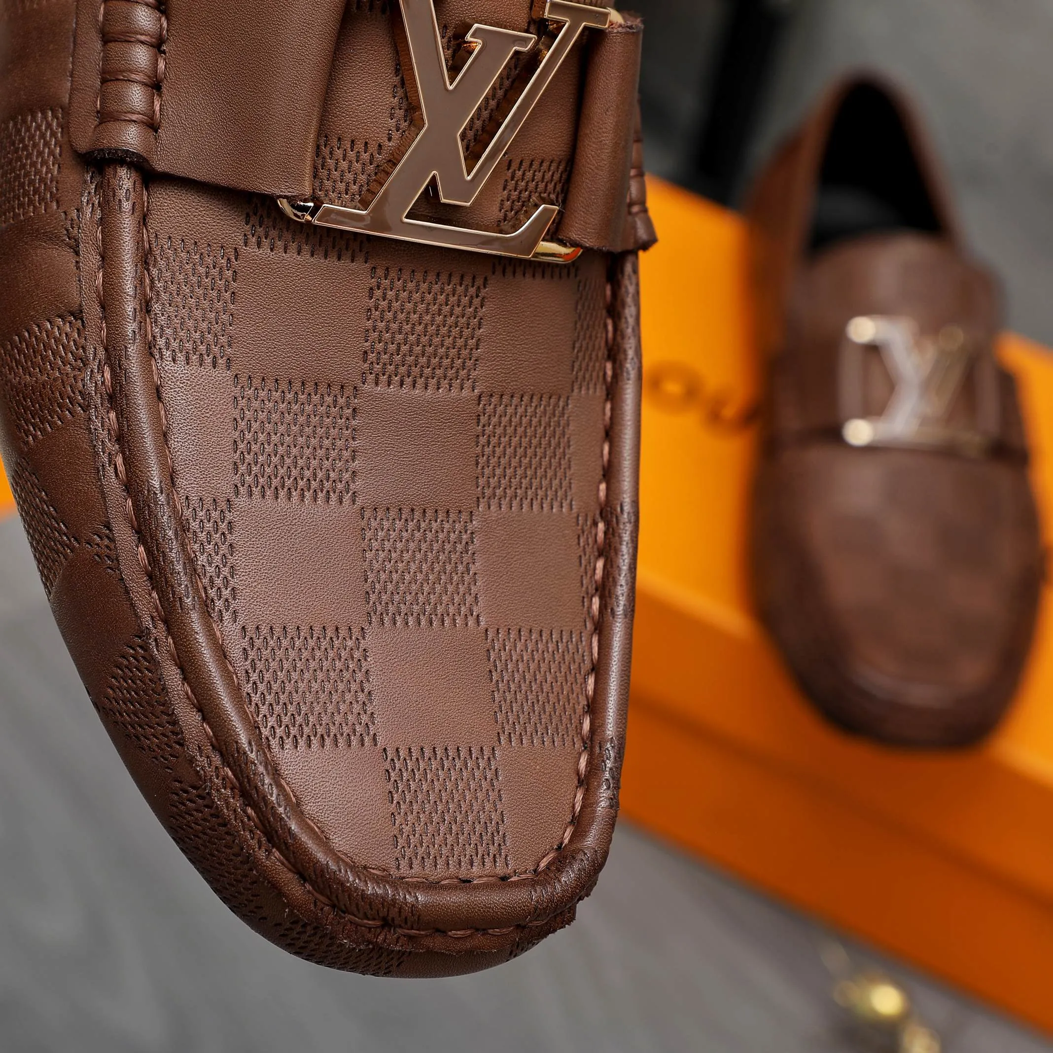 Men's shoes💰400 Product trademark: LV "Louis Vuitton" business slip-on leather shoes Regular size: 38-45 (45 is custom-made and non-returnable) Product materials: Selected high-quality cowhide embossed upper, pigskin lining, rubber outsole